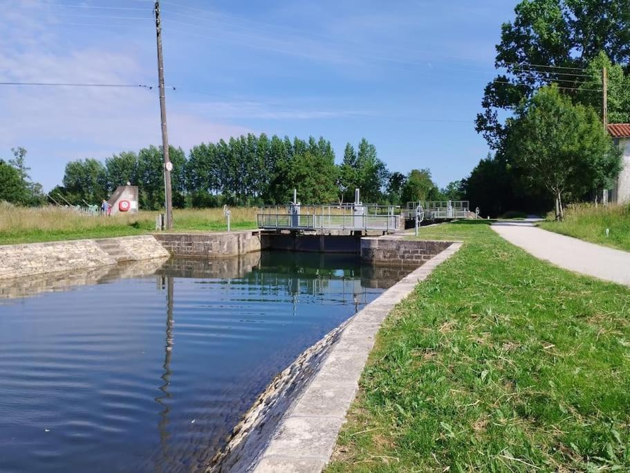 Gite Le Vieux Moulin Sansais 외부 사진